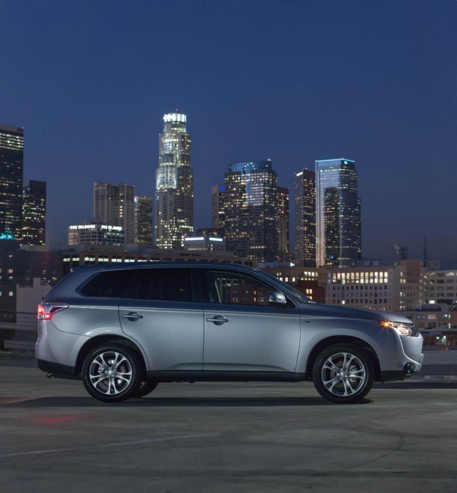  Mitsubishi Outlander 2014 года  (фото 99 из 136)